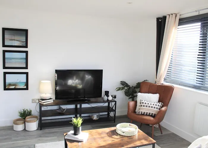 Beach Haven - Free Parking - Luxury 2 Bedroom 2 Bathroom Town Centre By Coastline Retreats